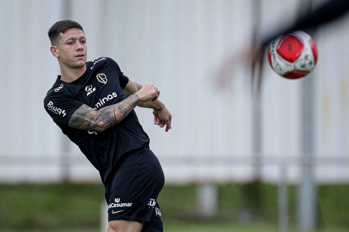 Corinthians faz mais um treino