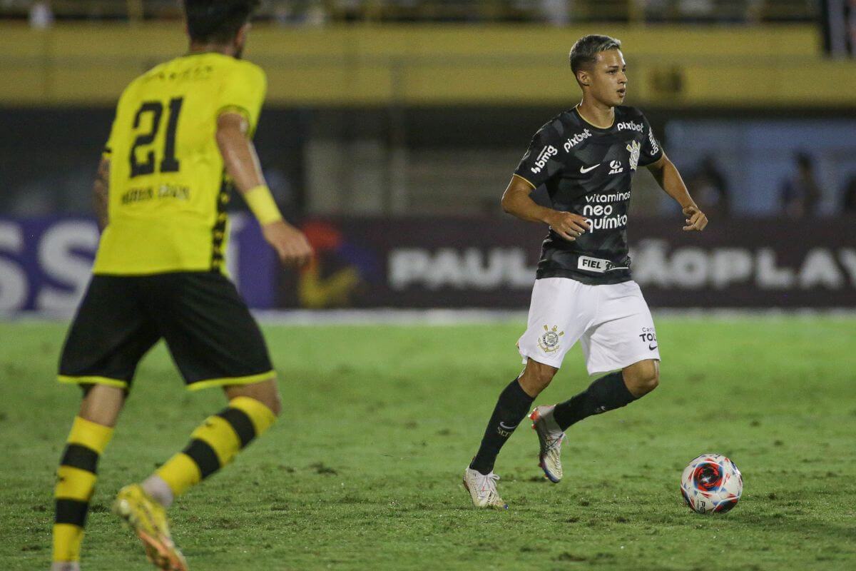 Possíveis escalações São Bernardo x Corinthians