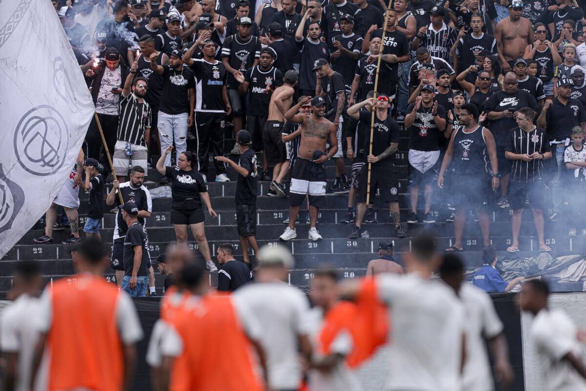 Torcida corinthiana protesta