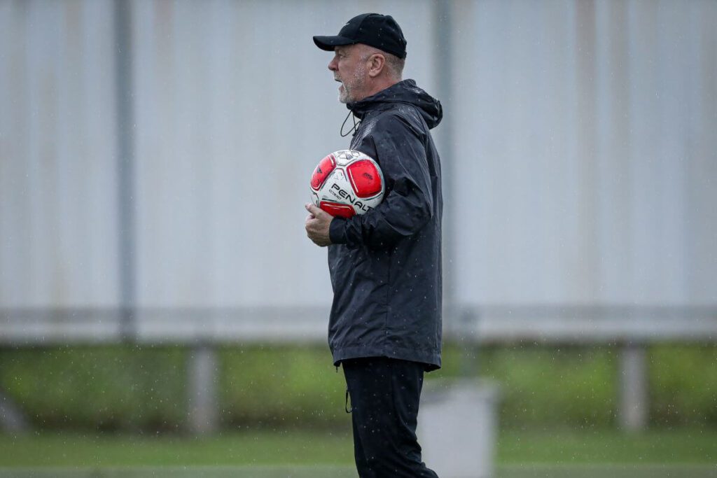 Mano Menezes se despede do Timão