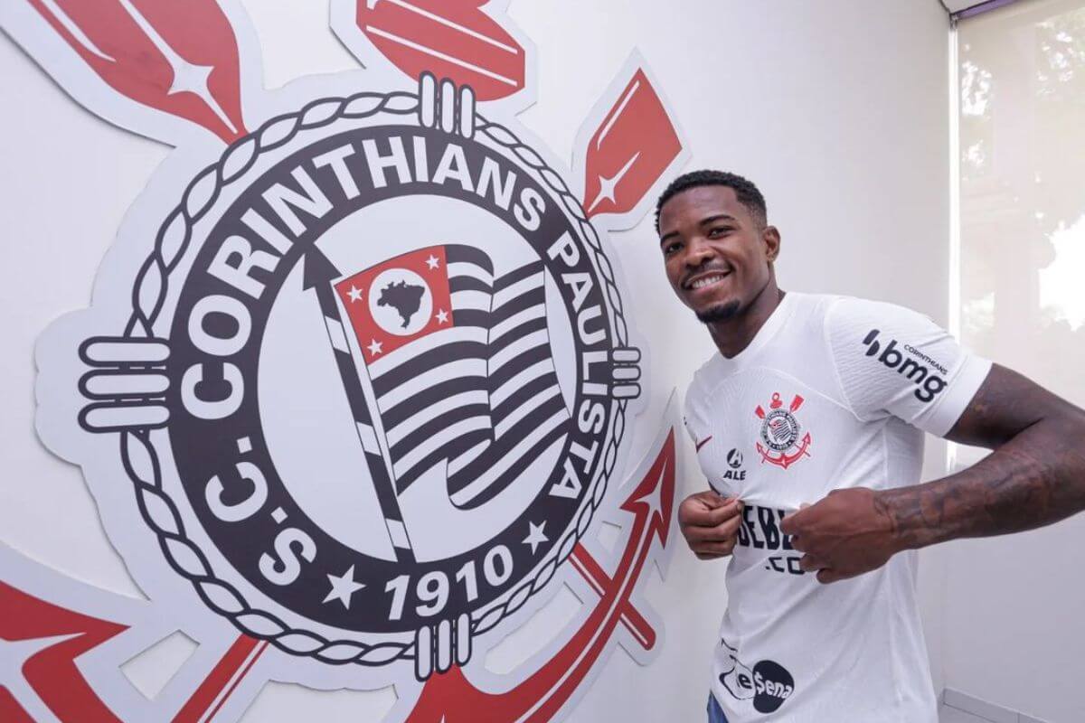 Cacá é o novo zagueiro do Corinthians