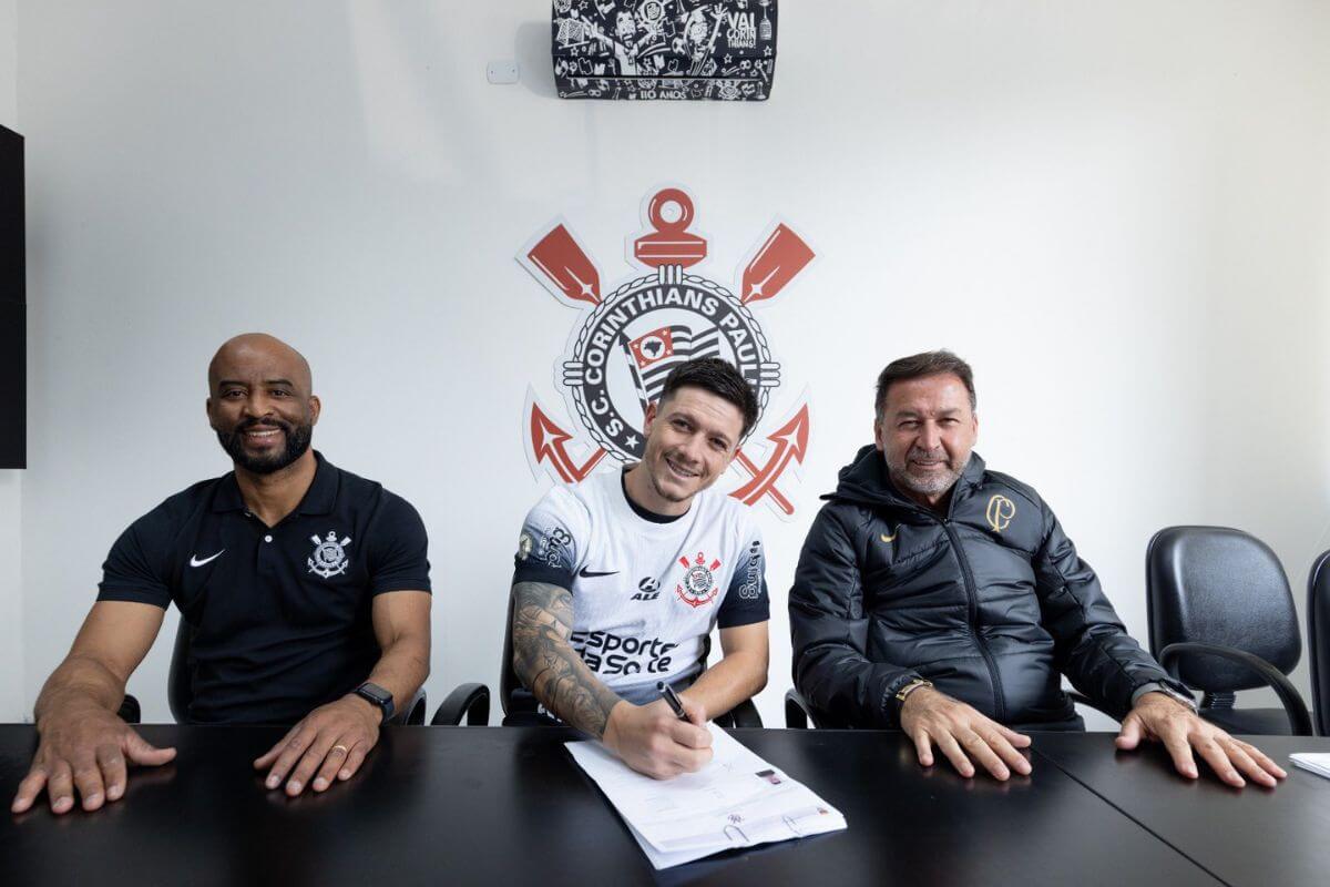 Garro renova seu contrato com o Corinthians