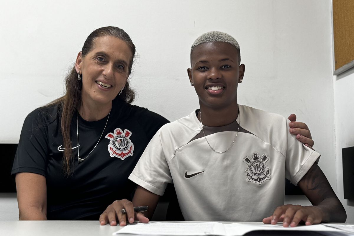 Jhonson assina contrato definitivo com o Corinthians